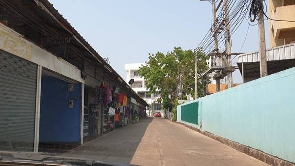 ที่ดินสวย หลังโรงพยาบาลสกลนคร 14 ไร่ 1 งาน 13 ตารางวา อีกด้านติดหนองหาร ติดถนนเจริญเมือง (รอบเมือง)